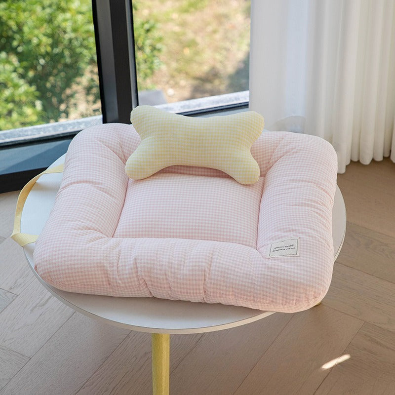 A Thick, All-Season Cat Bed Suitable for Kittens And Young Cats to Sleep on