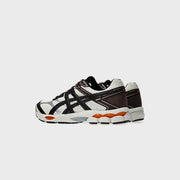 ASICS x EARLS Gel-Cumulus 16 - Coconut Milk / Black