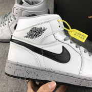 Air Jordan 1 Retro High OG White Grey Dot Sneakers
