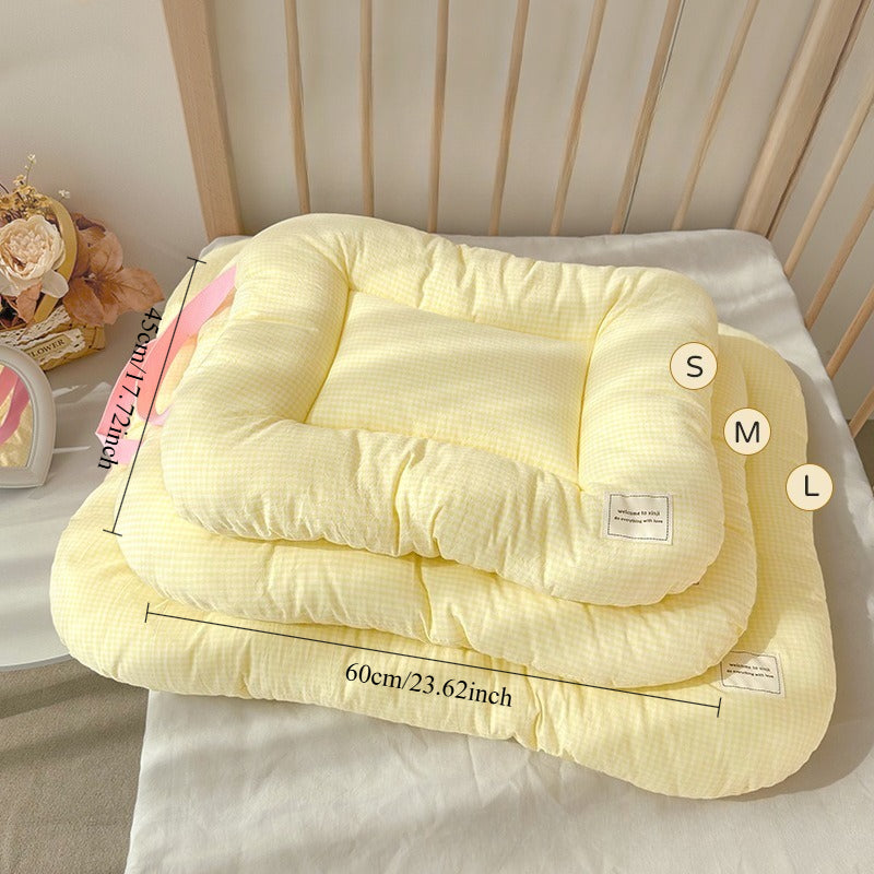 A Thick, All-Season Cat Bed Suitable for Kittens And Young Cats to Sleep on