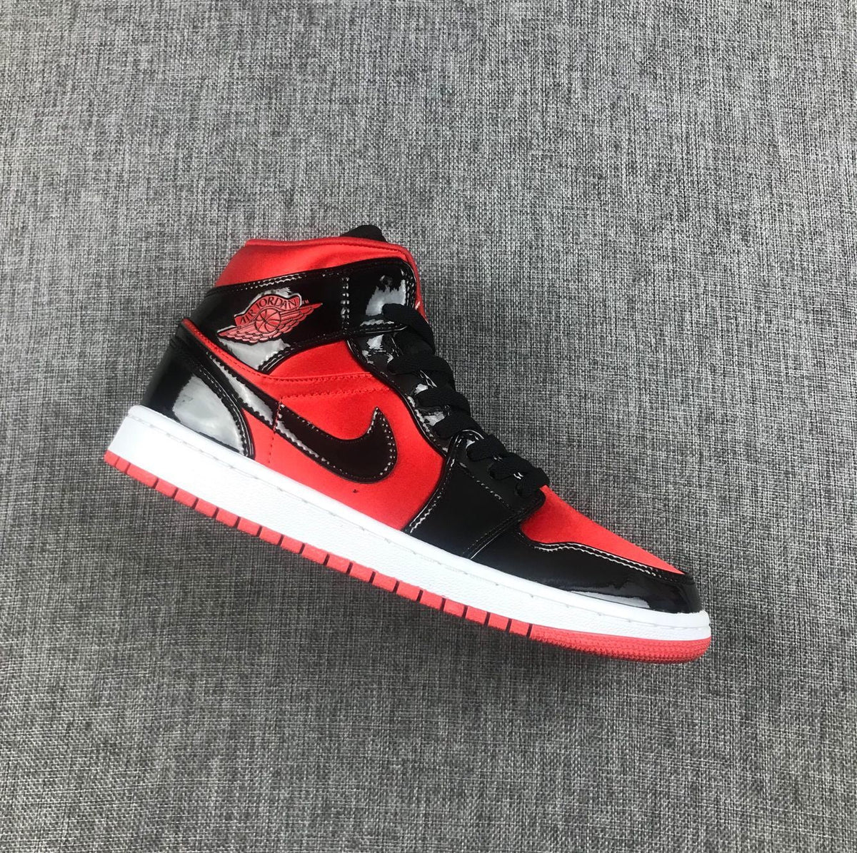 Air Jordan 1 Mid Sneakers Black Red White BQ6472-600