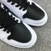 Jordan 1 Mid Reverse Black Toe Black and White Sneakers BQ6472-101