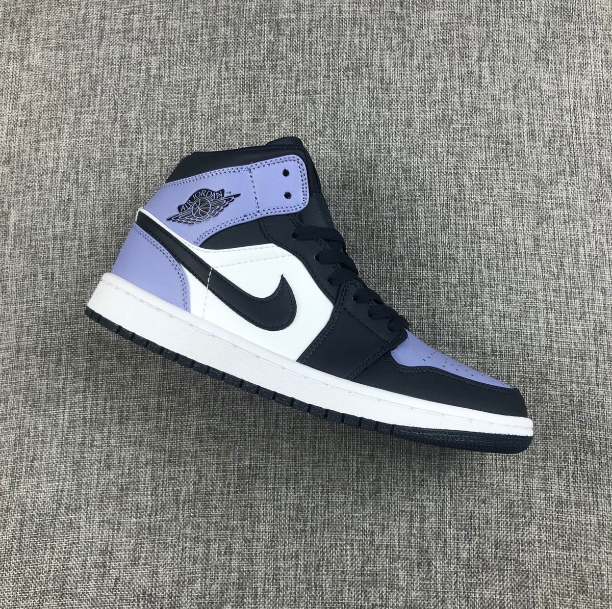 Jordan 1 Mid Sneakers Deep Blue Toe 554724-445