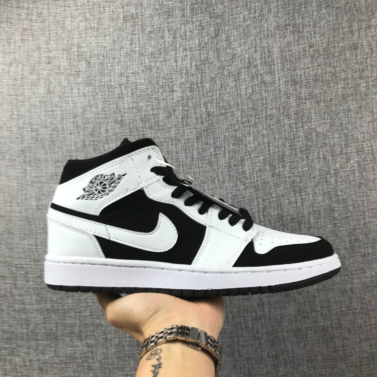 Jordan Air Jordan 1 Mid Black White Sneakers 554724-113