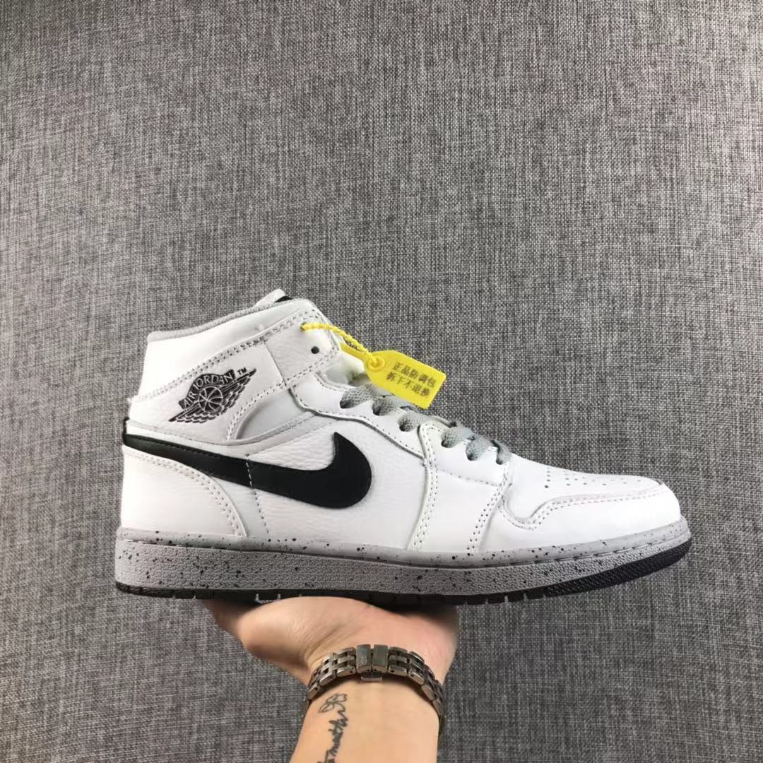 Air Jordan 1 Retro High OG White Grey Dot Sneakers