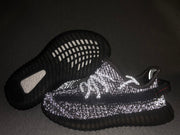 Yeezy 350 V2 Kids Sneakers in Black