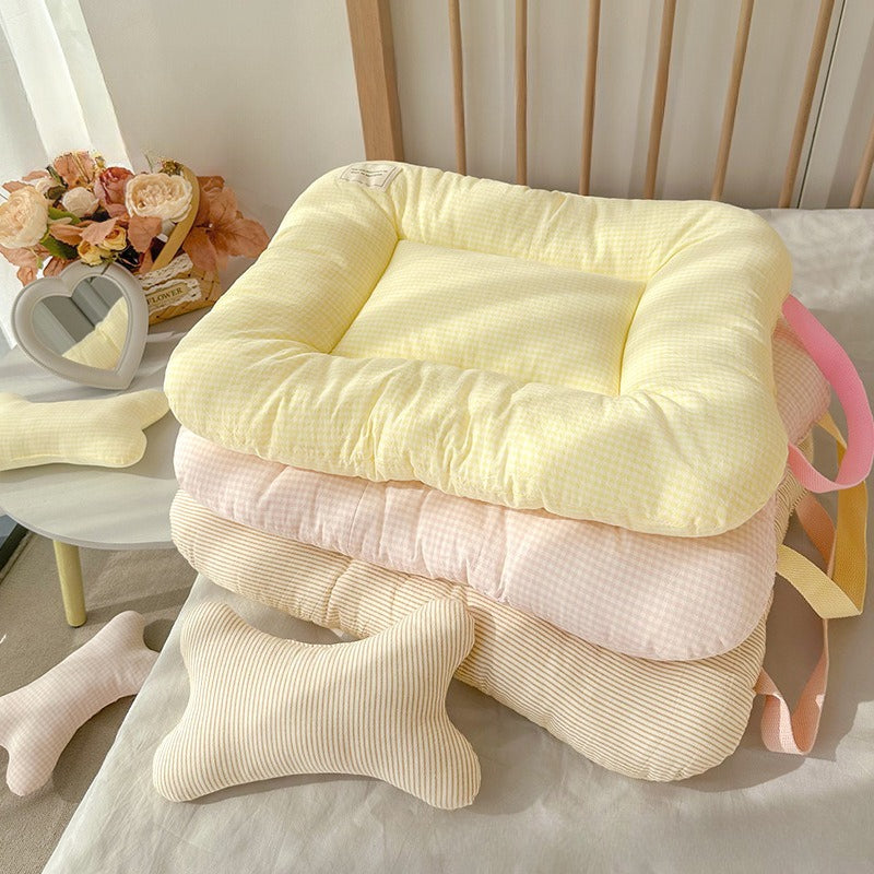 A Thick, All-Season Cat Bed Suitable for Kittens And Young Cats to Sleep on