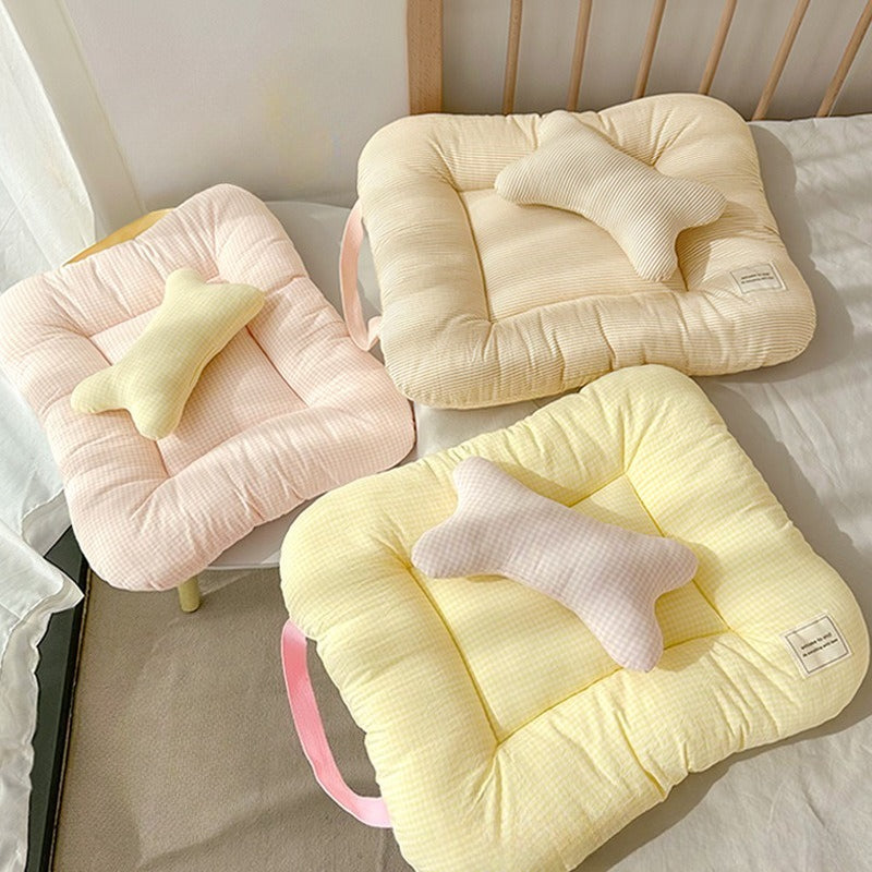 A Thick, All-Season Cat Bed Suitable for Kittens And Young Cats to Sleep on