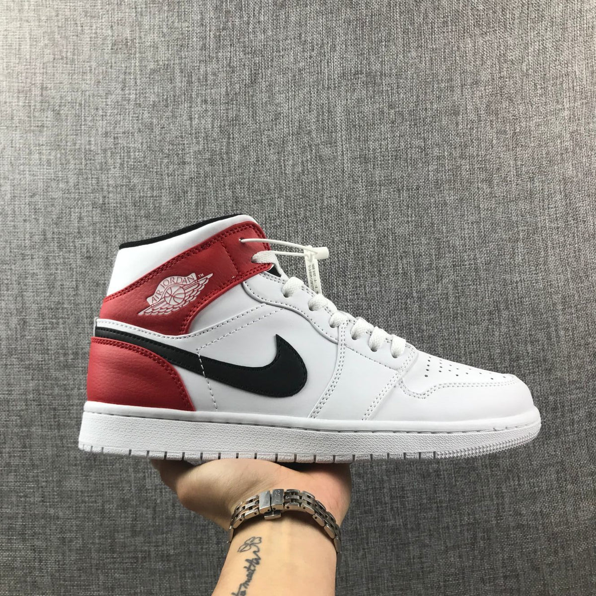 Air Jordan 1 Mid White Red Sneakers 554724-116