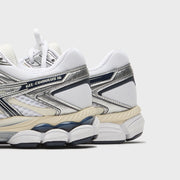 ASICS Gel-Cumulus 16 - White / Midnight