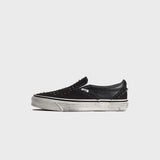 VANS Premium Classic Slip-On - Black / Black
