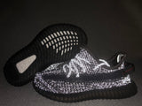 Yeezy 350 V2 Kids Sneakers in Black
