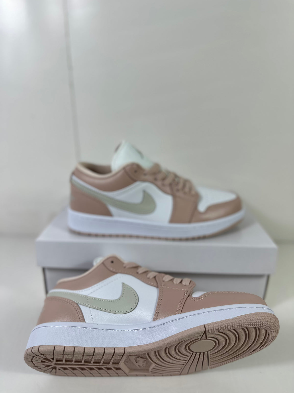Jordan Air Jordan 1 Low White Light Bone DC0774-120