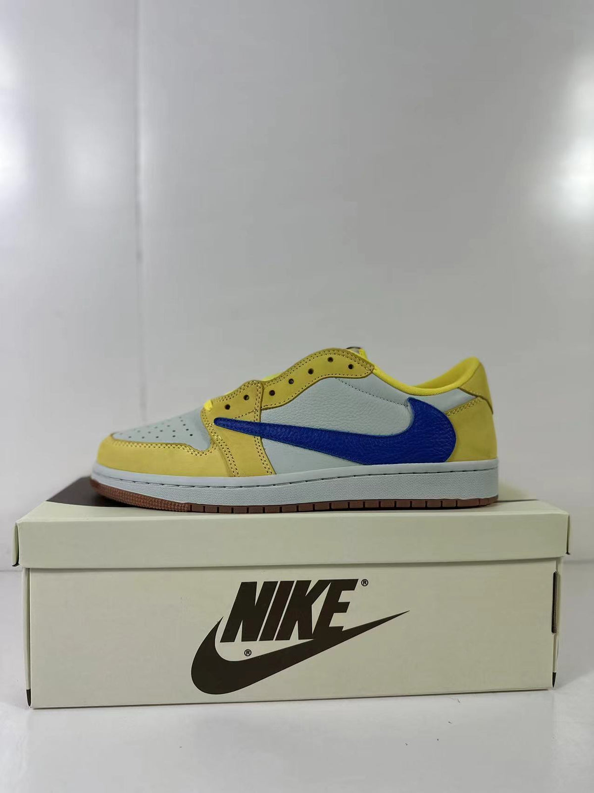 Nike Air Jordan 1 Low Canary DZ4137-700