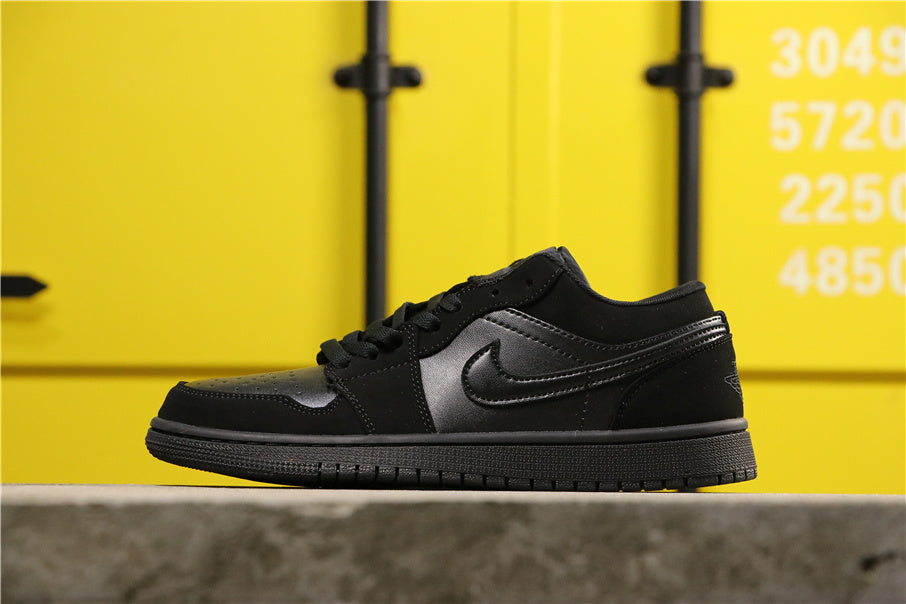 Nike Dunk Low Black Sneakers Style Code 553558-025