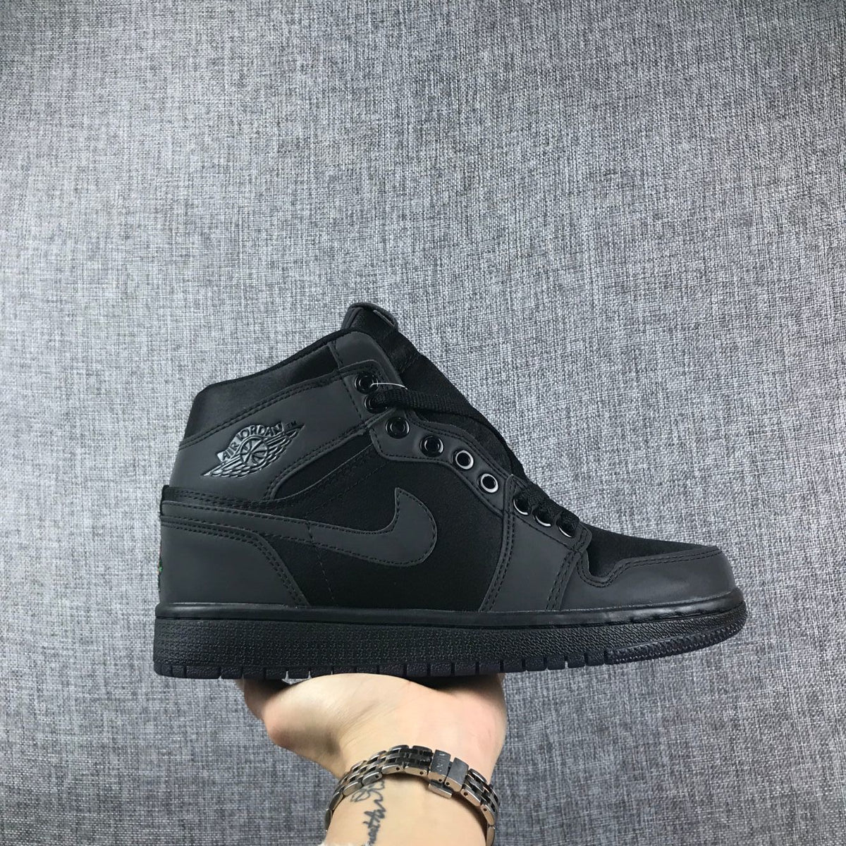 Air Jordan 1 Retro High Black Rose Sneakers