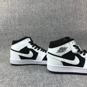 Jordan Air Jordan 1 Mid Black White Sneakers 554724-113