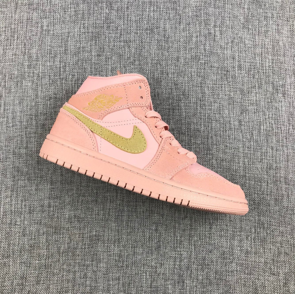 Jordan 1 Mid SE Pink Sneakers 852542-600