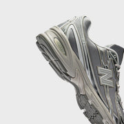 New Balance 740 - Metallic Silver